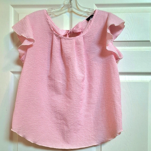 💥SALE💥NY Invasion, Large, Woman's Flutter Sleeve, Bow Back Neckline - Picture 8 of 8